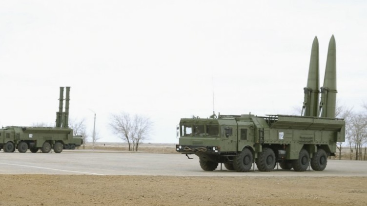 Misiles Iskander en su vehículo de lanzamiento