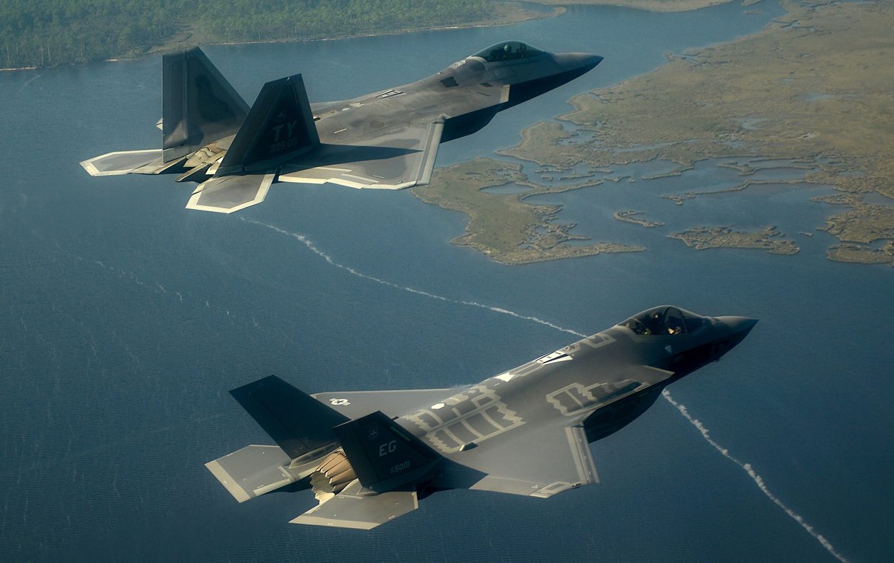 f22 y f35