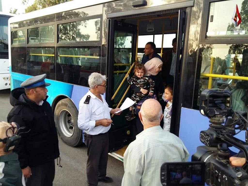 refugiados-sirios-vuelven-desde-libano-2