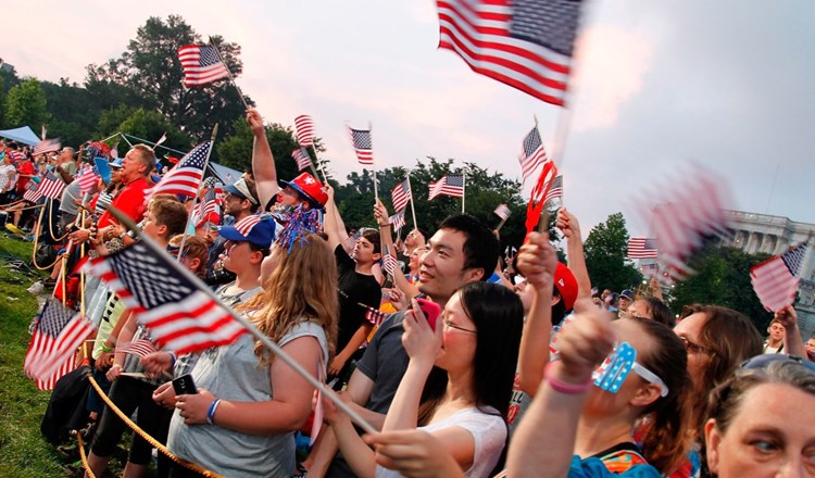 estadounidenses-con-banderas