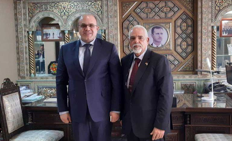El ministro sirio de Economía y Comercio Exterior, Mohammed Samer Khalil, y el embajador cubano Luis Mariano Fernández Rodríguez
