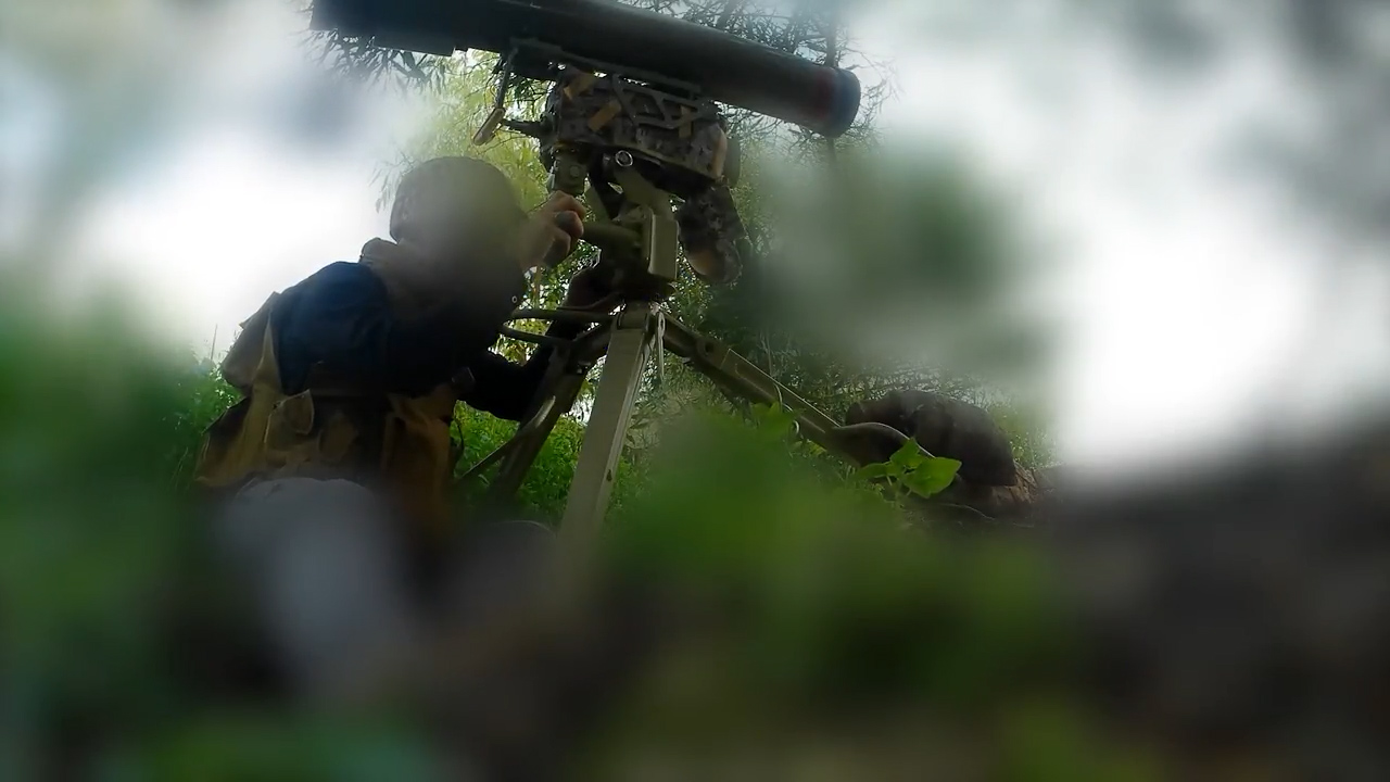 combatiente-hezbola-prepara-lanzamiento-misil