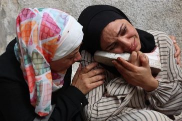 dos-palestinas-llorando-gaza