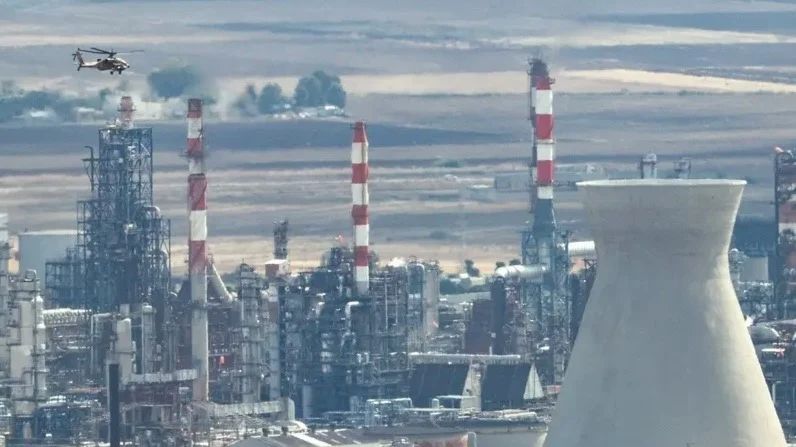 helicoptero-refineria-petroleo-haifa