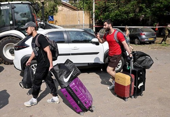 israelies-abandonan-israel