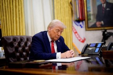 trump-firma-documento