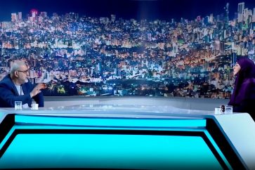 Mahmud Qamati durante una entrevista con Al-Manar