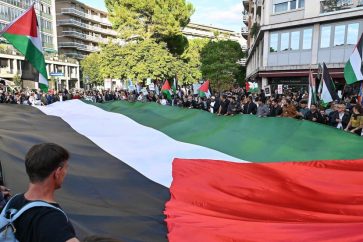 manifestantes-pro-palestinos-cerca-estudio-futbol-udine