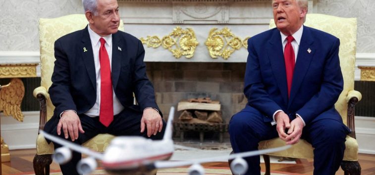  <a href="https://es-archive.manartv.com.lb/1336029">Reunión Trump-Netanyahu: El futuro del alto el fuego en Gaza es incierto y desacuerdos sobre la segunda fase</a>