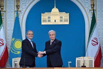 Pezeshkian y Kassym-Jomart Tokayev